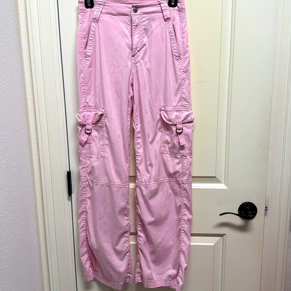 American Eagle Outfitters Light Pink Women’s Cargo Pants